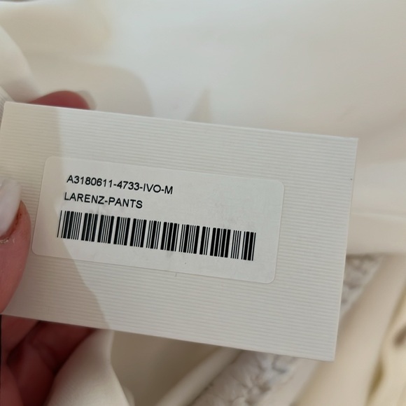 Alexis Larenz Flare-leg Side-button Cropped Pants In White - Picture 6 of 7